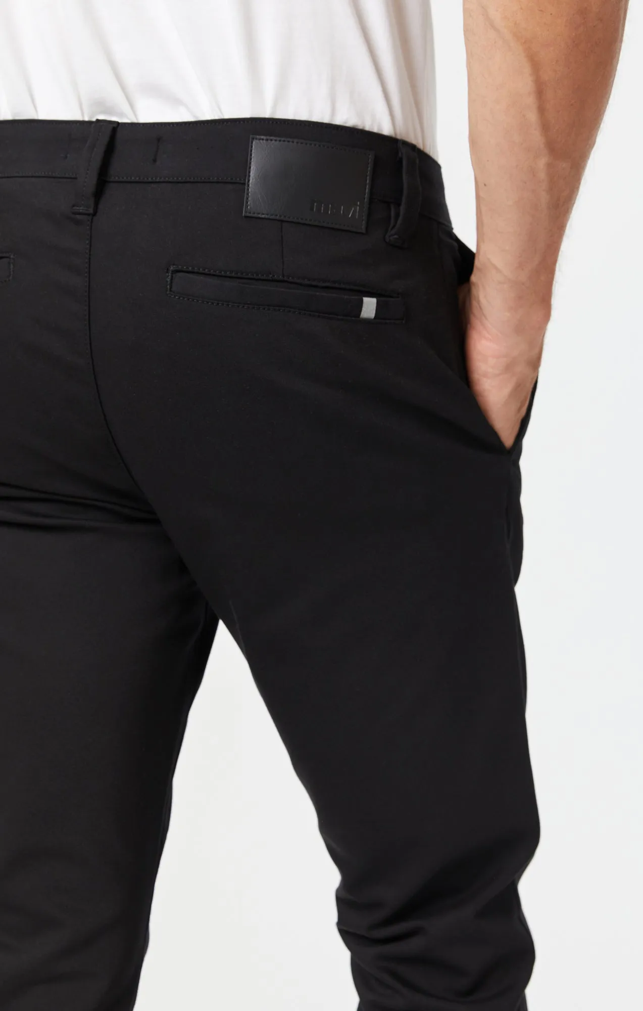 JOHNNY SLIM LEG CHINO IN BLACK TECH